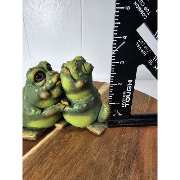 Vintage 90s Pete Apsit  Frog Toad Figurine Large Eyes Kissing Pair  See Pics - Picture 6 of 7